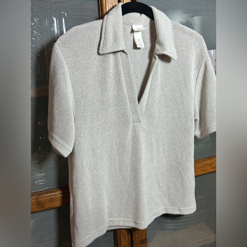 🎁5 FOR $50 SALE🎁 H&M Viscose Blend Collared Short Sleeve Light Weight Sweater